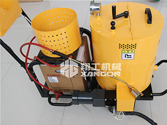 翔工瀝青灌縫機(jī)打造競爭優(yōu)勢，在養(yǎng)護(hù)設(shè)備市場中脫穎而出