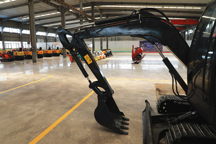 小型挖掘機(jī)使用破碎錘要注意什么？搞不好挖機(jī)報(bào)廢