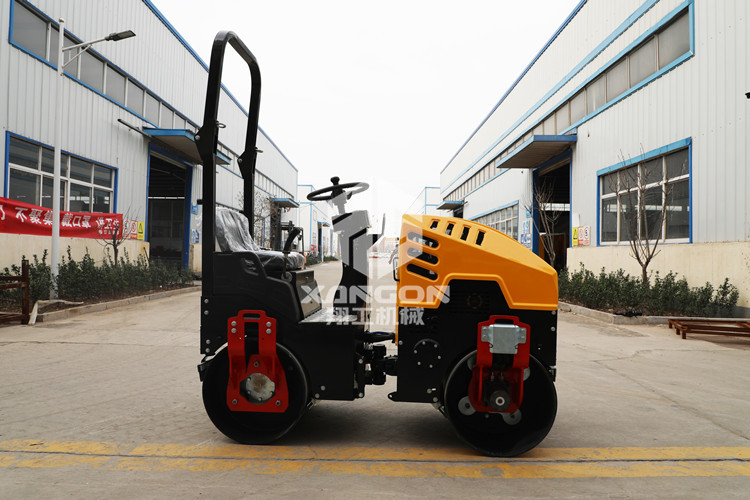 預(yù)防銹蝕，從養(yǎng)護座駕式壓路機車漆做起