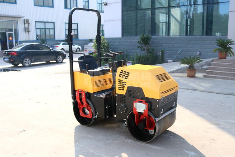 不容錯(cuò)過(guò)的技術(shù)干貨——小型壓路機(jī)平安?？考记? title=