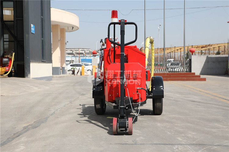 道路能否暢通無阻取決于一臺(tái)好用的瀝青灌縫機(jī)